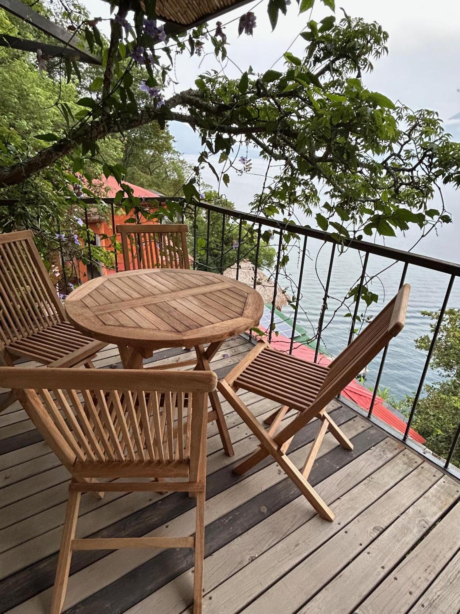 Atitlan Sunset Lodge Santa Cruz La Laguna Exterior photo
