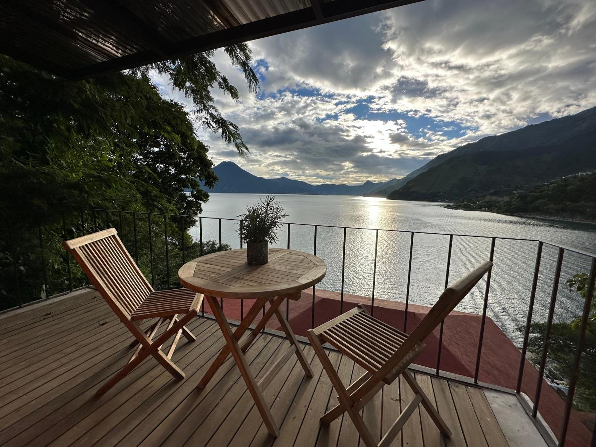 Atitlan Sunset Lodge Santa Cruz La Laguna Exterior photo