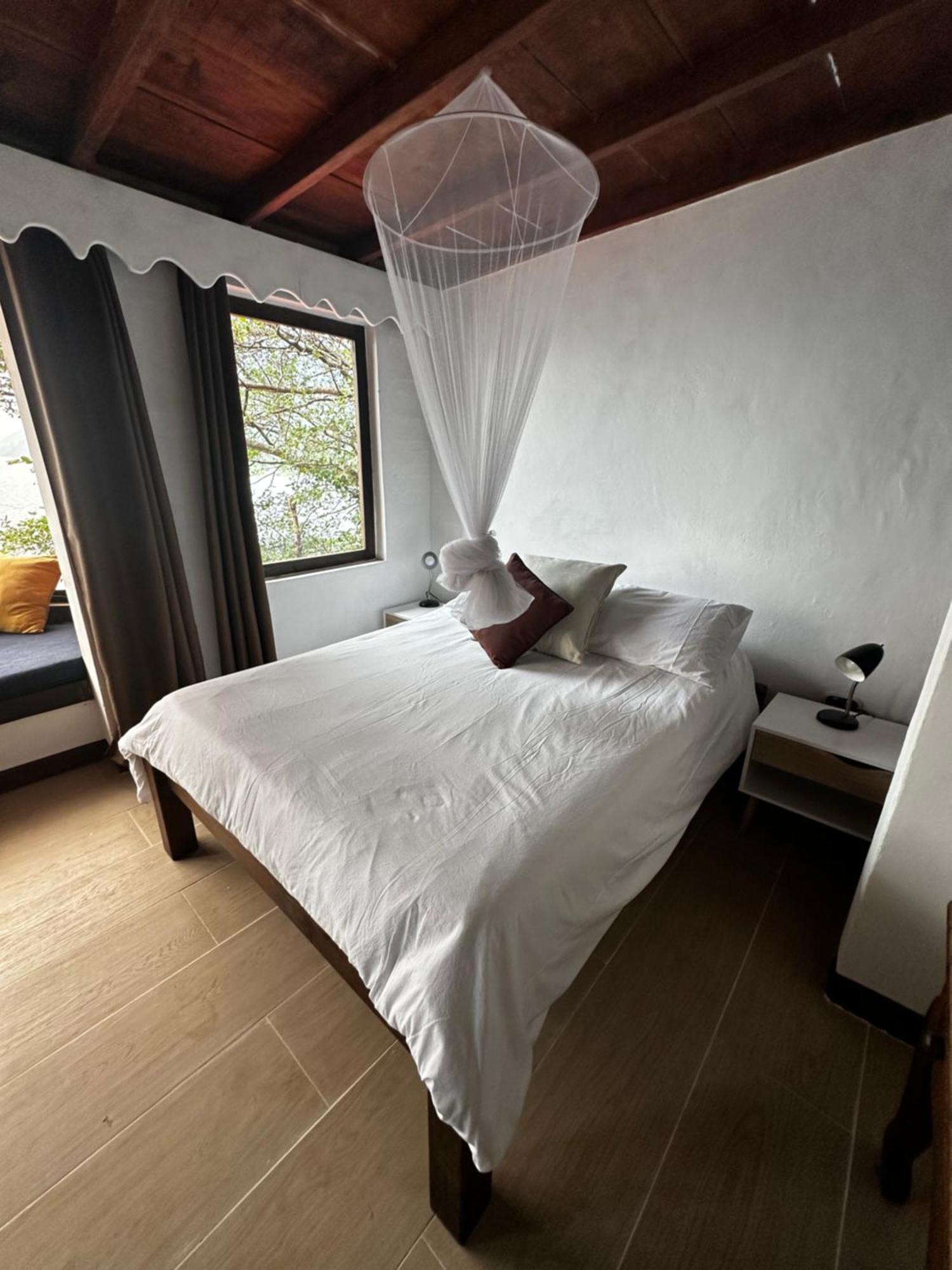Atitlan Sunset Lodge Santa Cruz La Laguna Exterior photo