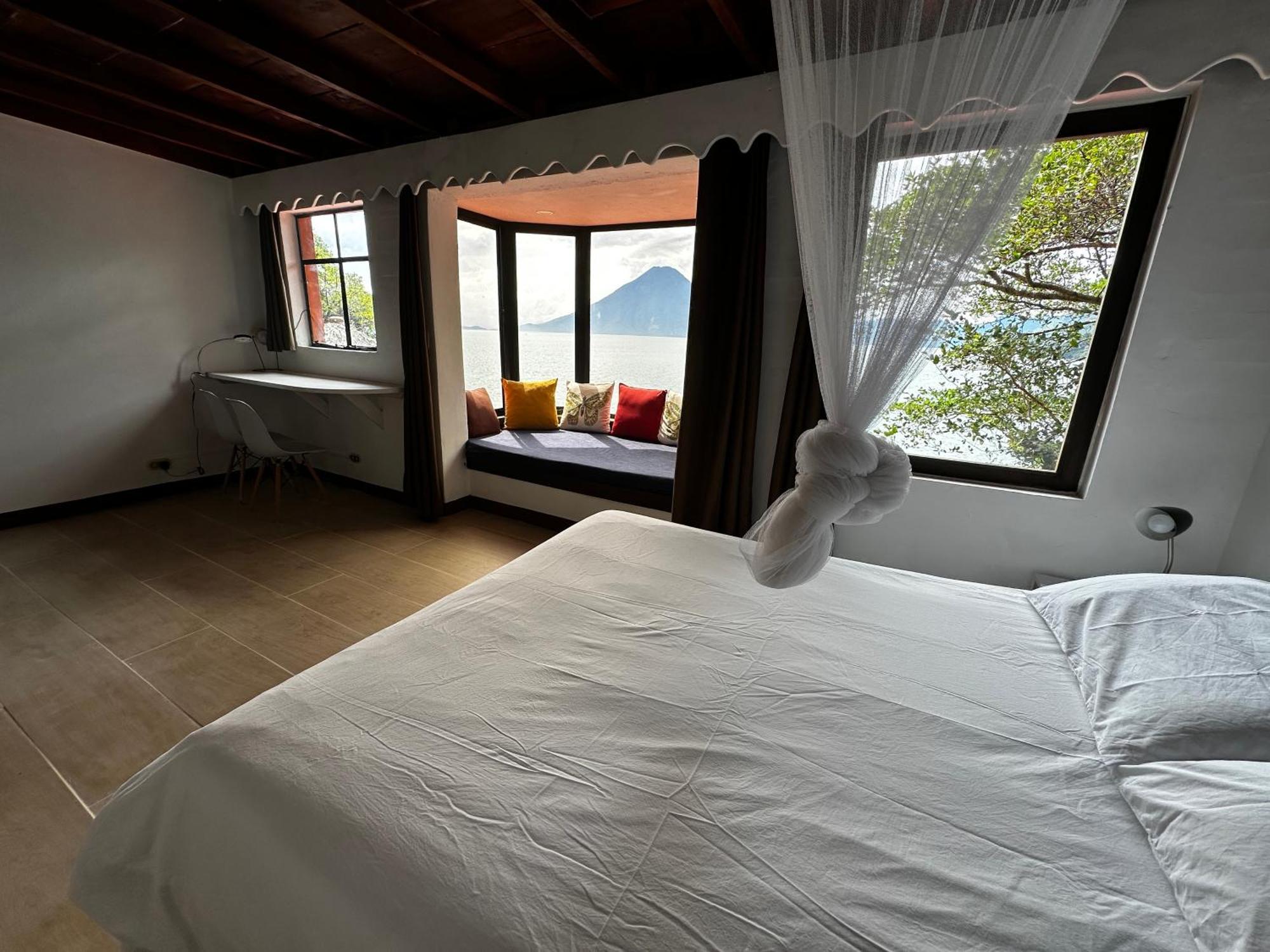 Atitlan Sunset Lodge Santa Cruz La Laguna Exterior photo