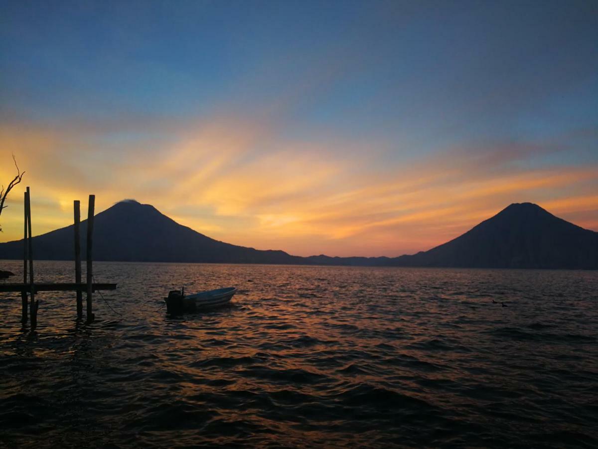 Atitlan Sunset Lodge Santa Cruz La Laguna Exterior photo